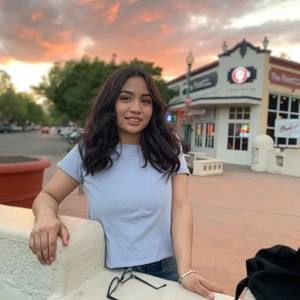 Meet your Posher, Yanet